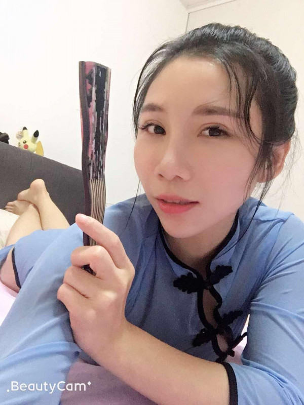 旗袍少妇小蜜蜂